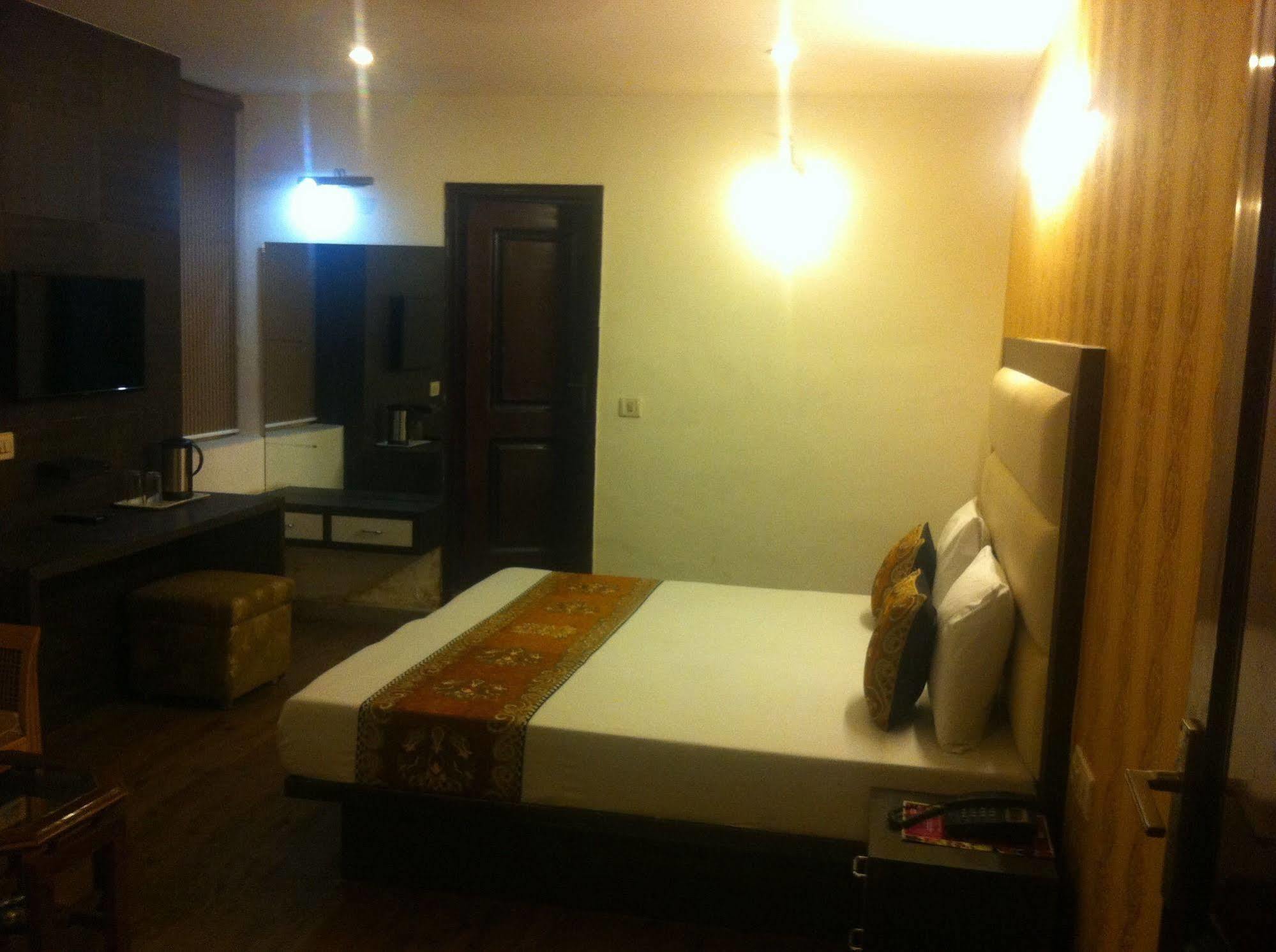 Hotel Karat 87 Inn نيودلهي المظهر الخارجي الصورة