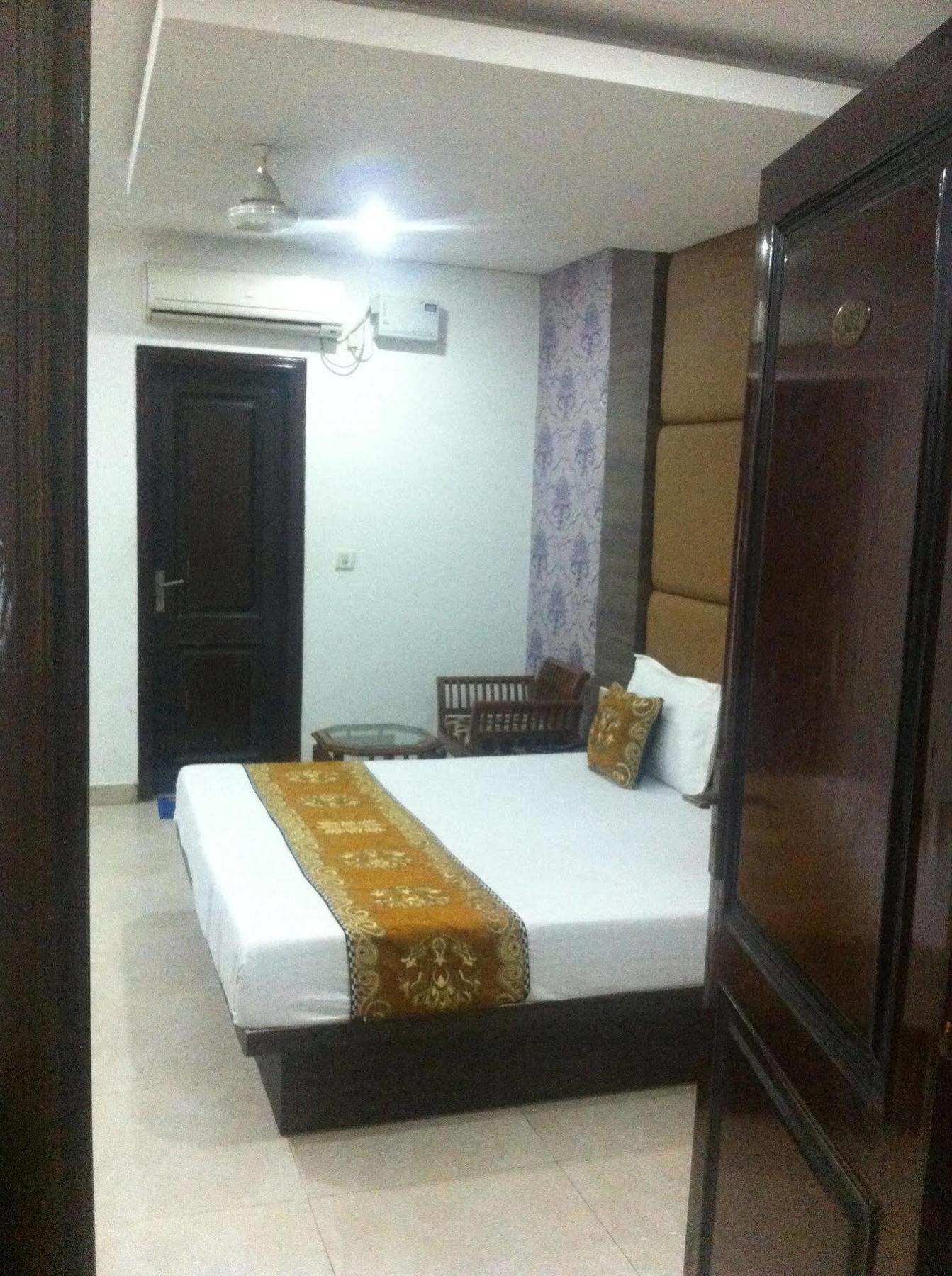 Hotel Karat 87 Inn نيودلهي المظهر الخارجي الصورة