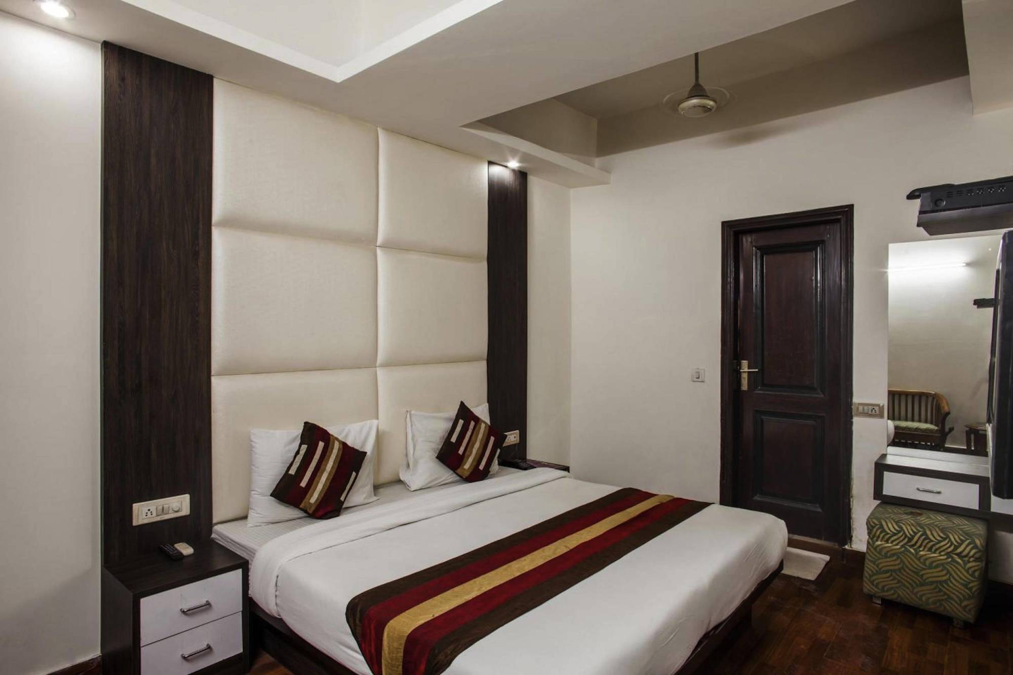 Hotel Karat 87 Inn نيودلهي المظهر الخارجي الصورة