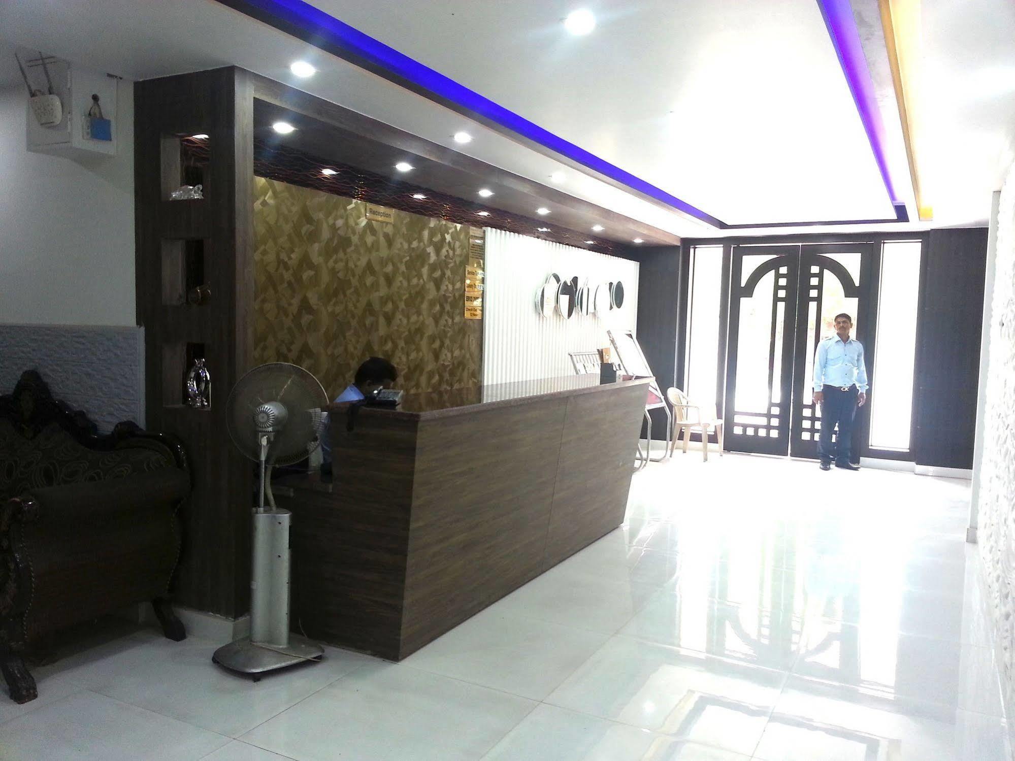Hotel Karat 87 Inn نيودلهي المظهر الخارجي الصورة