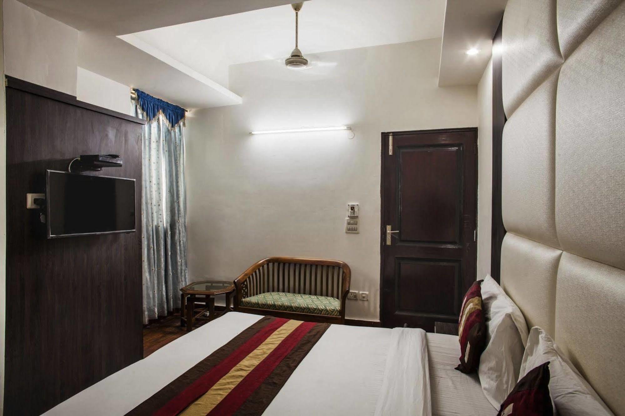 Hotel Karat 87 Inn نيودلهي المظهر الخارجي الصورة