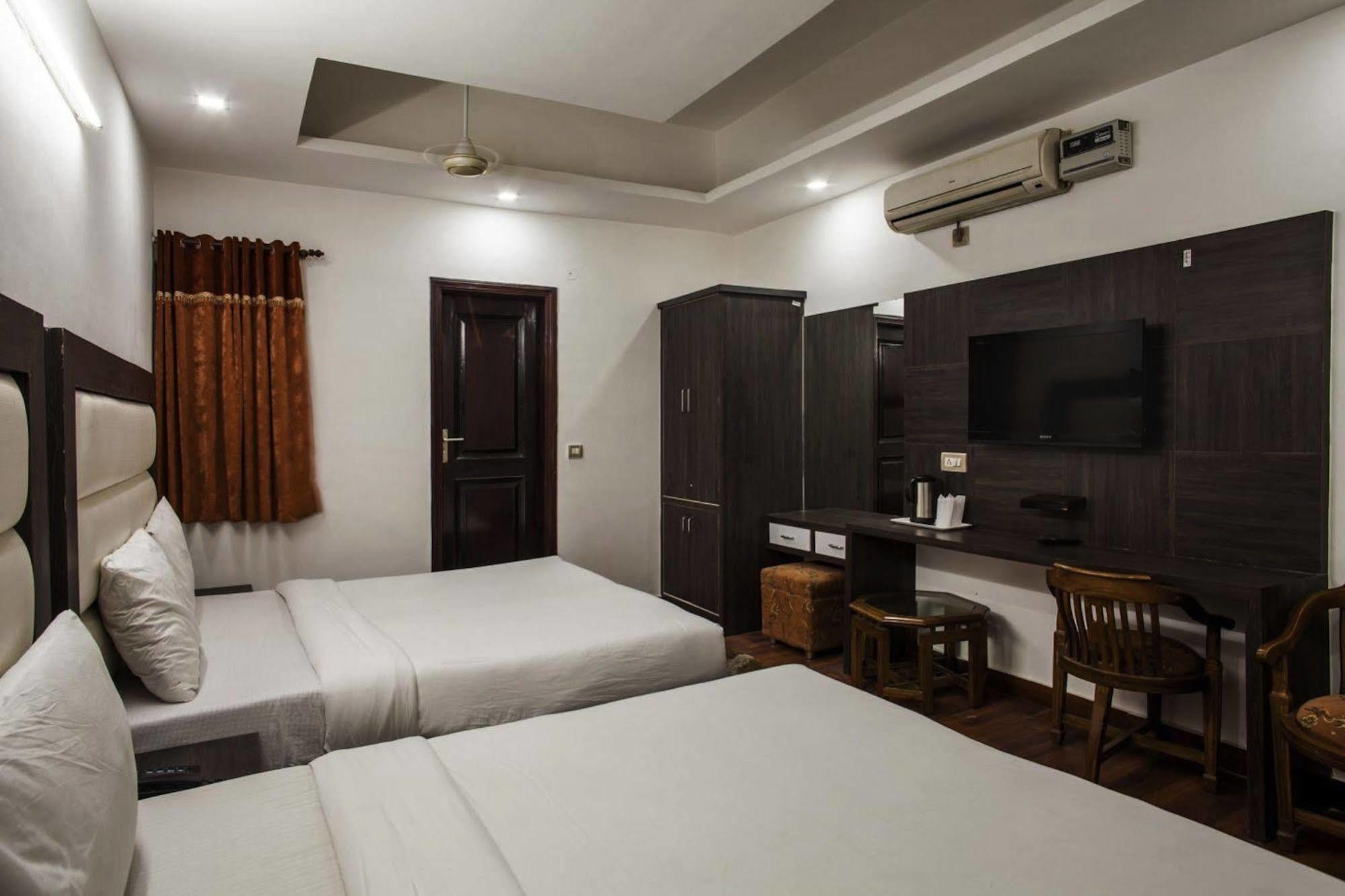 Hotel Karat 87 Inn نيودلهي المظهر الخارجي الصورة