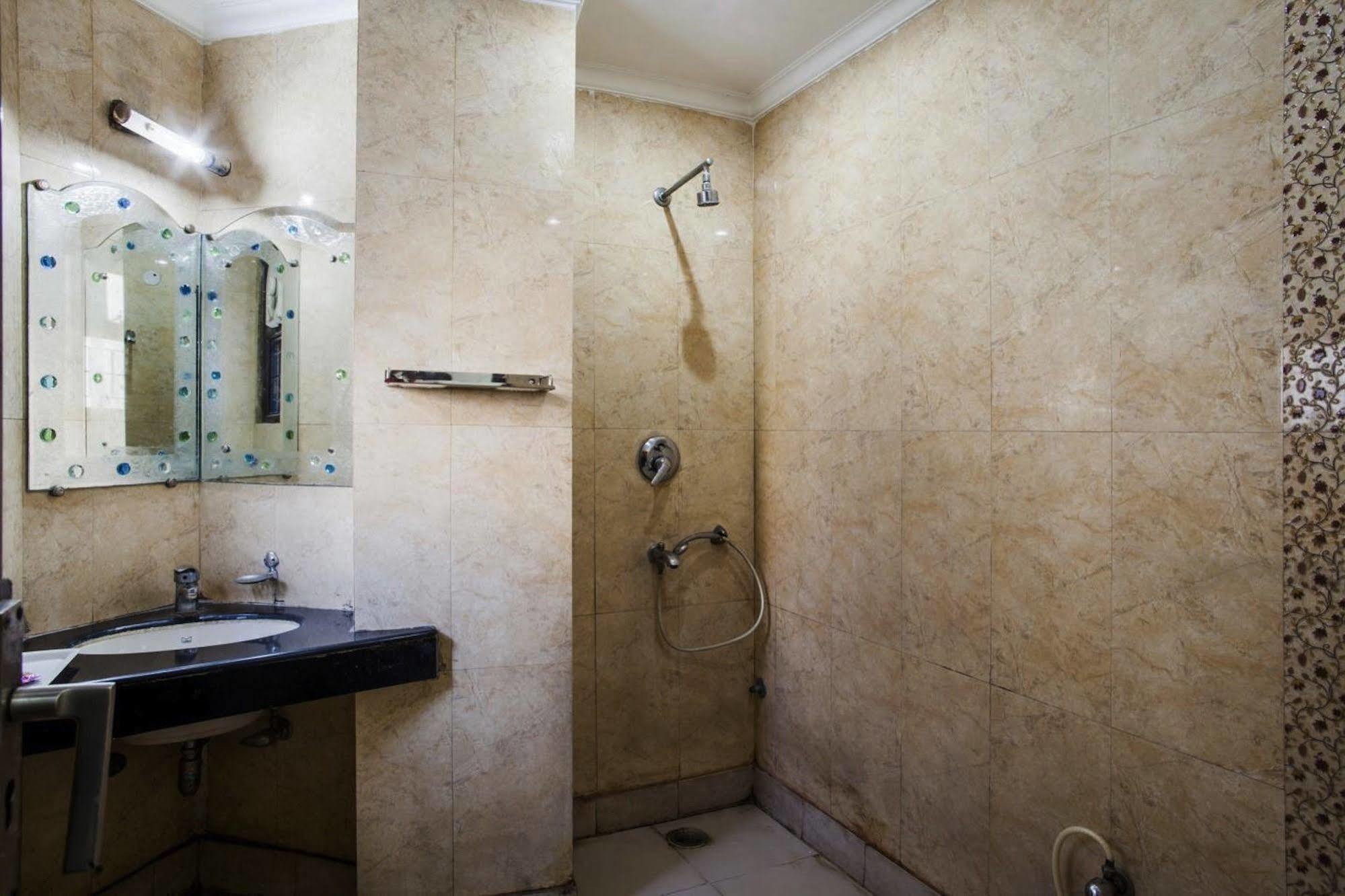 Hotel Karat 87 Inn نيودلهي المظهر الخارجي الصورة